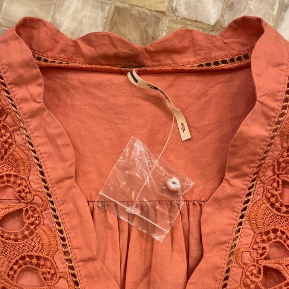 Free People prairie style Button-Front blouse with embroidered detail. Size S/P - Picture 2 of 11